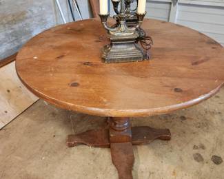 Pine Pedestal Table 
