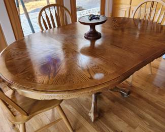 Round Table with Pedestal Claw Foot Table with Leafs. Four Matching Chairs. 