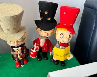 Vintage set of Carolers