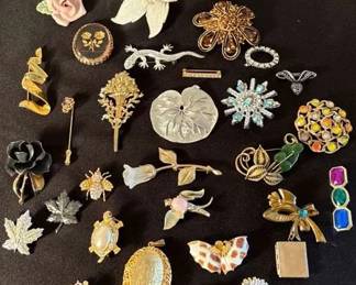 Vintage Brooches Trifari, Sarah Co