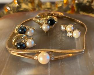 Faux 2Tone Pearl Like Jewelry Set