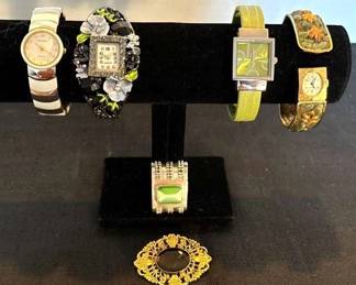 Unique Watches, Pendant Brooch