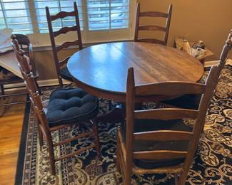 Dining room table, round
