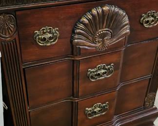 DRESSER