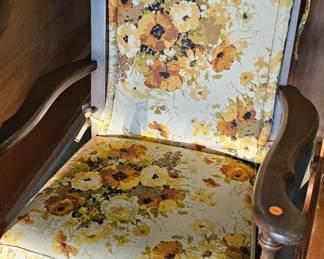 VINTAGE ROCKING CHAIR