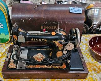 SINGER SEWING MACHINE
