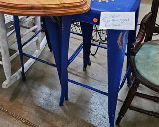 METAL BAR STOOLS
