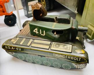 Thunderbolt 4U Toy Tank w/ Cap Action