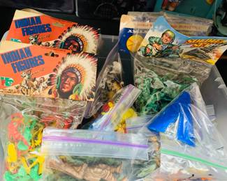 Closeup Cowboy / Indians / Army Men