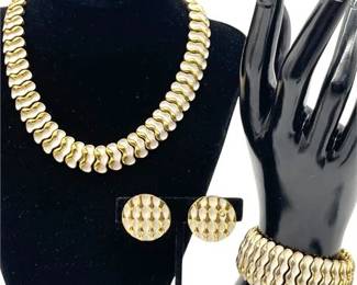 Vtg Trifari Gold Toned Ladies Jewelry Set -Necklace, Bracelet & Clip-on Earrings