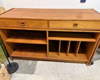 Adjustable width buffet/console