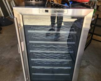 Wine cooler fridge