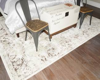 Decorative white paisley floor rug