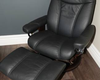 JE Ekornes chair with ottoman