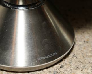 Simple Human lighted magnifying mirror