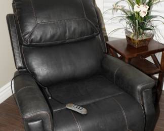 Leather electric recliner-in near perfect condition