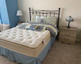Beautiful bedroom set two in tables mattress like brand new, two lamps