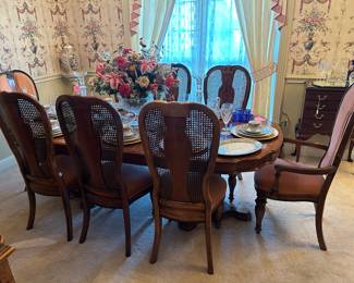 American of Martinsville burled wood formal dining table with 8 chairs and 2 leaves
