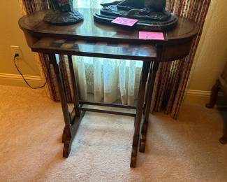 Oval narrow game table