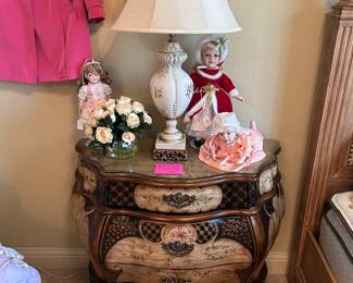4 drawer commode chest, lamp,