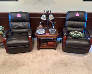 Pair of leather lift chairs like new!