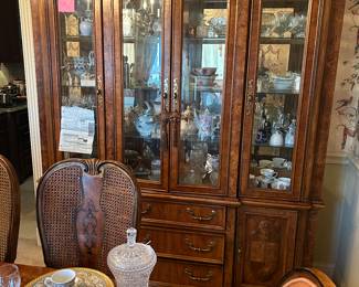 American of Martinsville matching burled wood lighted china cabinet, Beautiful!