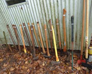 MANY yard tools (See Next 2 Pic)