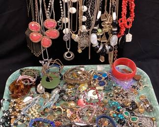 ASSORTED COSTUME JEWELRY
