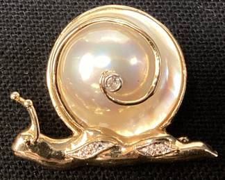 14KT GOLD MOTHER OF PEARL & DIAMO