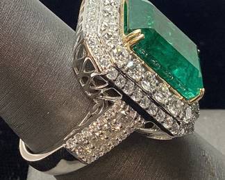PLATINUM & 18KT YELLOW GOLD EMERALD & DIAMOND RING, SIZE 7.25, 12.12cts EMERALD, 2.69cts DIAMONDS, 14.7g TOTAL WEIGHT, G.I.A. CERTIFIED NATURAL EMERALD BERYL, AIGL APPRAISAL $129,755.00