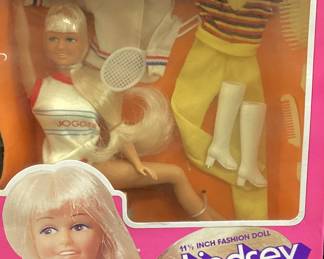 1970S LINDSEY 60 PIECE ACTION DOLL PLAY