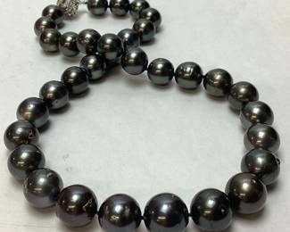 TAHITIAN PEARL & DIAMOND NECKLACE, 14KT WHITE GOLD BEAD CLASP, 18’’ L, 0.35cts DIAMONDS, 105.4g TOTAL WEIGHT, AIGL APPRAISAL $9,550.00