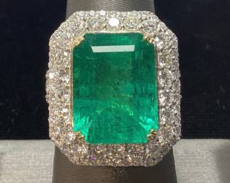 PLATINUM & 18KT YELLOW GOLD EMERALD & DIAMOND RING, SIZE 7.25, 12.12cts EMERALD, 2.69cts DIAMONDS, 14.7g TOTAL WEIGHT, G.I.A. CERTIFIED NATURAL EMERALD BERYL, AIGL APPRAISAL $129,755.00