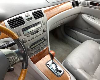 2005 LEXUS ES330 4 DOOR SEDAN, GOOD RUNNING CONDITION, 90% TREAD ON 4 TIRES, PREMIUM SOUND, SUNROOF, 5 SPEED AUTOMATIC, HAS DAMAGE TO THE FRONT BUMPER, REF. PICS. VIN: JTHBA30g955131733
Miles: 179509
Engine: 3.3 LITER V6
Color: DARK BLUE