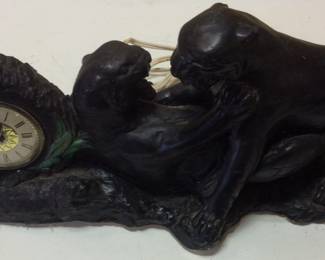 VTG. CHALK BLACK PANTHERS FIGHTING SCULPTURED DESK CLOCK