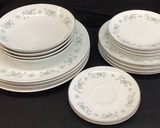 NORITAKE WELLESLEY CHINA SET, 18 PIECES