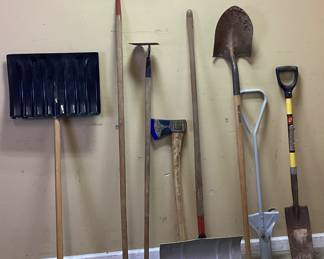 LANDSCAPING TOOLS