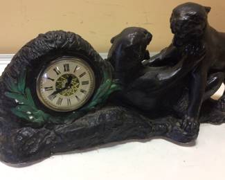 VTG. CHALK BLACK PANTHERS FIGHTING SCULPTURED DESK CLOCK