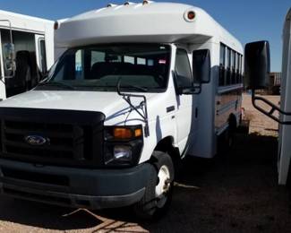 Ford E-350 Super Duty RWD, White, VIN - 1FDEE35L89DA32496