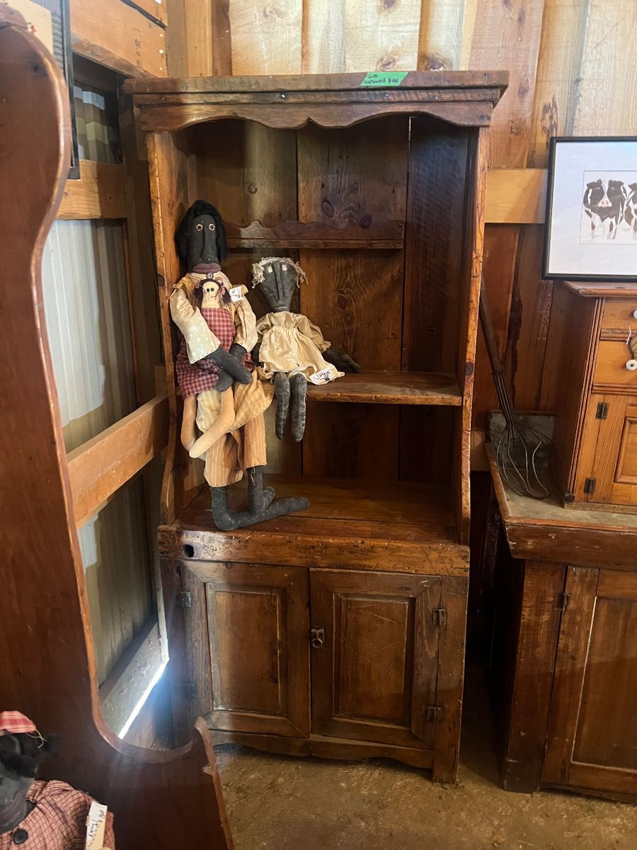 Cute primitive cupboard $400