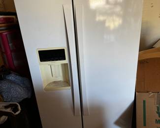 Kenmore Elite refrigerator in good condition 