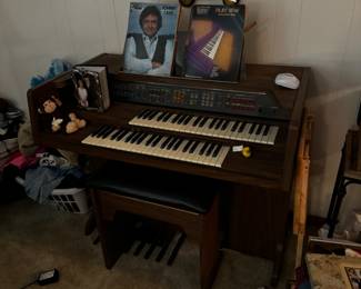 Nice electric organ and bench. Appears to be in working condition 