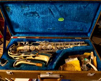 Yamaha tenor sax  looks new