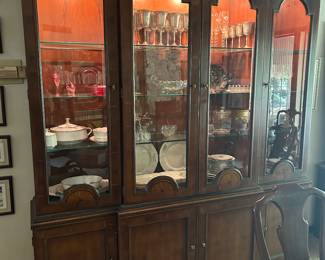 Henredon china cabinet 