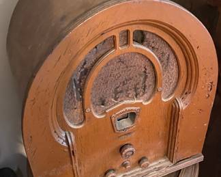 Philco Tombstone Radio