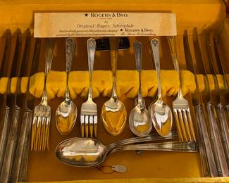 Rogers Silverplated Flatware Set