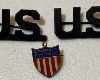 U.S. Collar Tabs and WW2 Remember Pearl Harbor Pin
