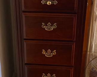 Broyhill Lingerie Chest