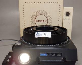 KODAK CAROUSEL PROJECTOR IN ORIGINAL BOX