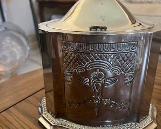 Silver plated velvet lined vessel